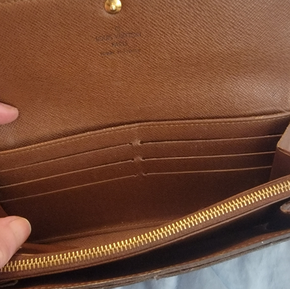 Authentic Louis Vuitton Long Wallet. Very gently worn. - Picture 5 of 9